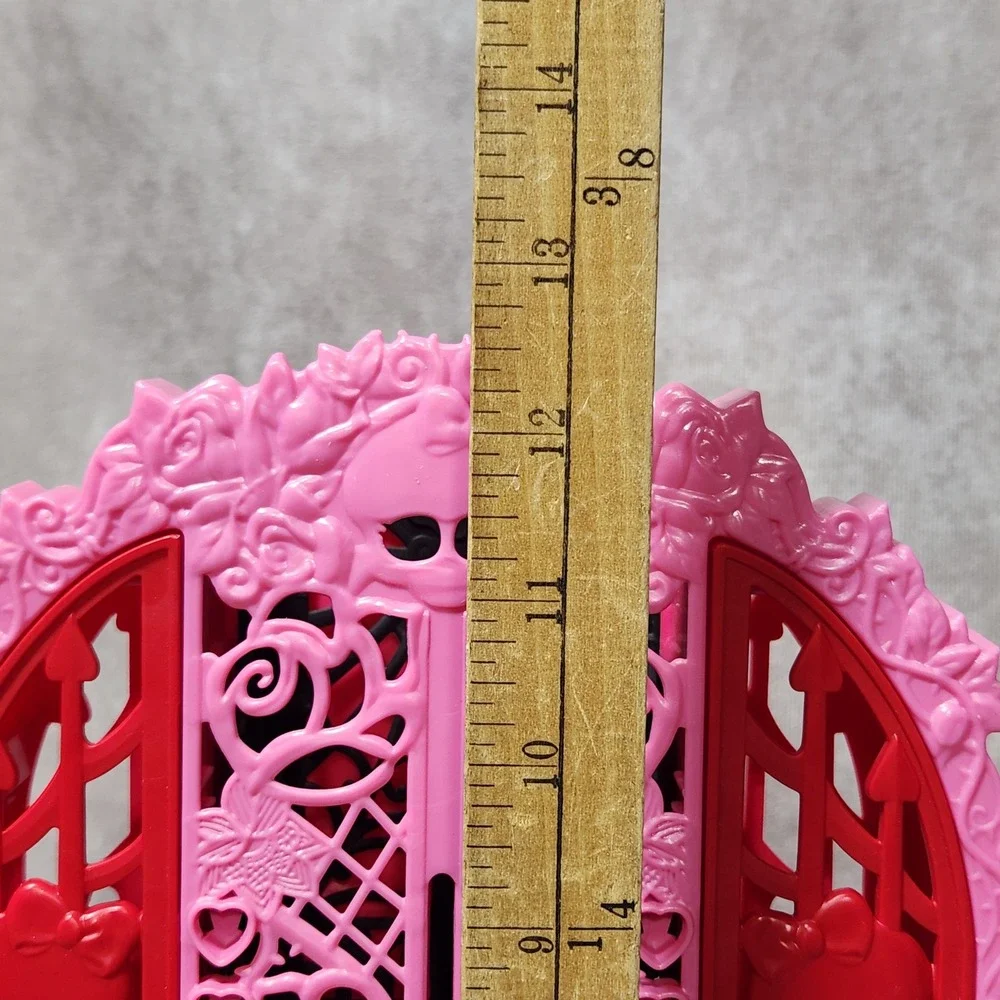 Monster High Skulltimate Secrets Draculaura Coffin Locker‎ Storage Case Pink Red